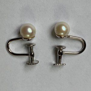 Cultra Vintage Cultured Pearl Screw Back Earrings